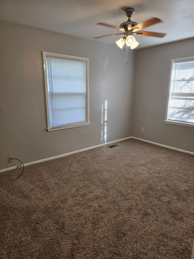 Foto del edificio - 1945 S Battin St