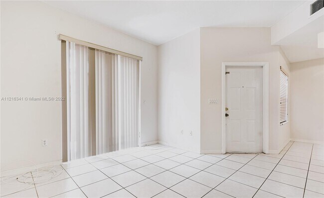 Foto del edificio - 10654 SW 7th St