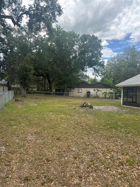 Foto del edificio - 2329 Pine Tree Ct