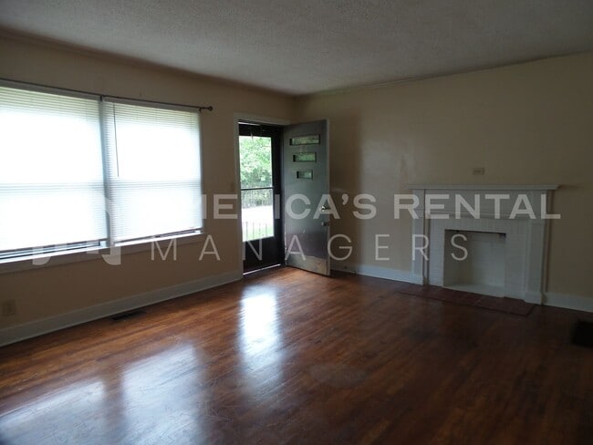 Foto del edificio - Home for Rent in East Lake!!! Call NOW!!  ...