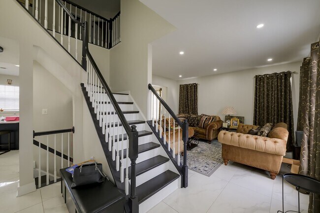 Foto del edificio - Luxurious Single Family Home in Emerald Farm