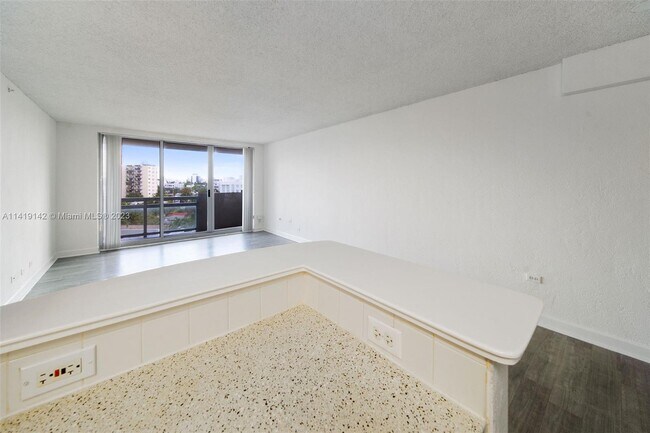 Foto del edificio - 1500 Bay Rd