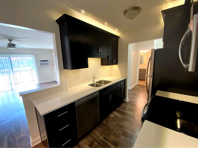 Building Photo - 7422 Brookdale Dr