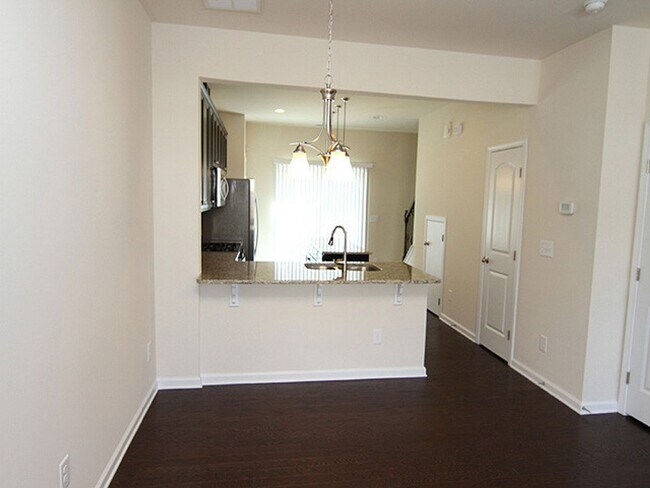 Foto del edificio - Live in Popular Thompson Ridge near Duke!
