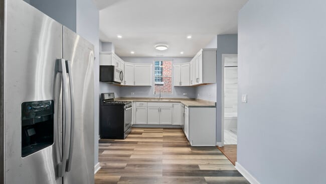 Photo - 1702 W Superior St Apartments