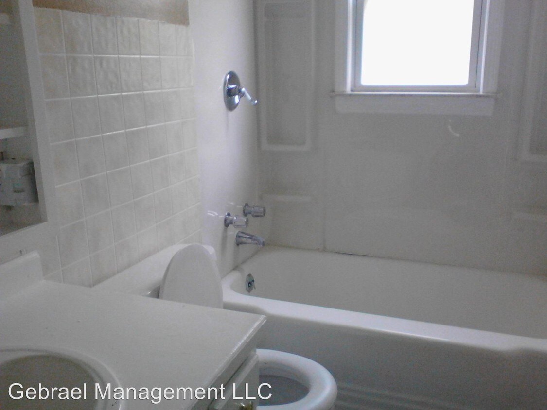 Building Photo - 2 br, 1 bath House - 4030 Blackington Ave.