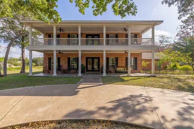 Building Photo - 3301 Round Top Rd