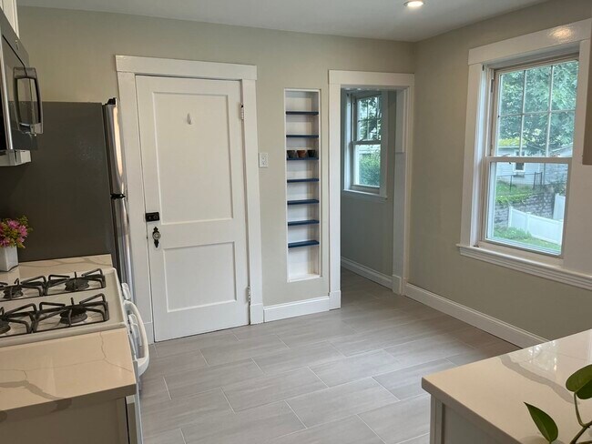 Building Photo - 45 Redlands Rd