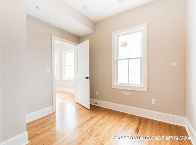 Building Photo - 178 Brooks St