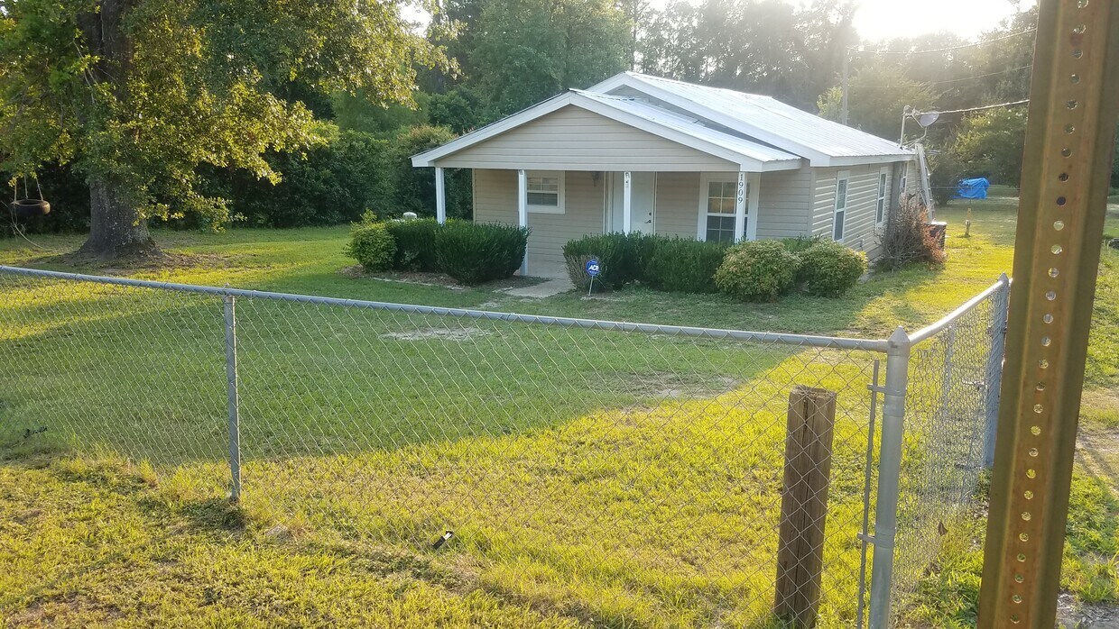 1909 4th Ave, Wausau, FL 32463 House Rental in Wausau, FL