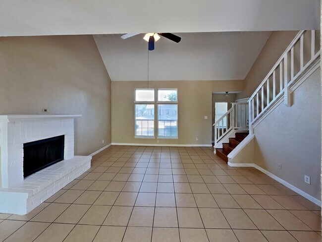Building Photo - Make This Home Yours!!