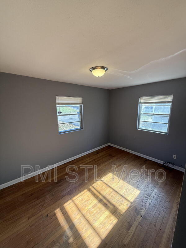 Building Photo - 705 Beardsley Ct