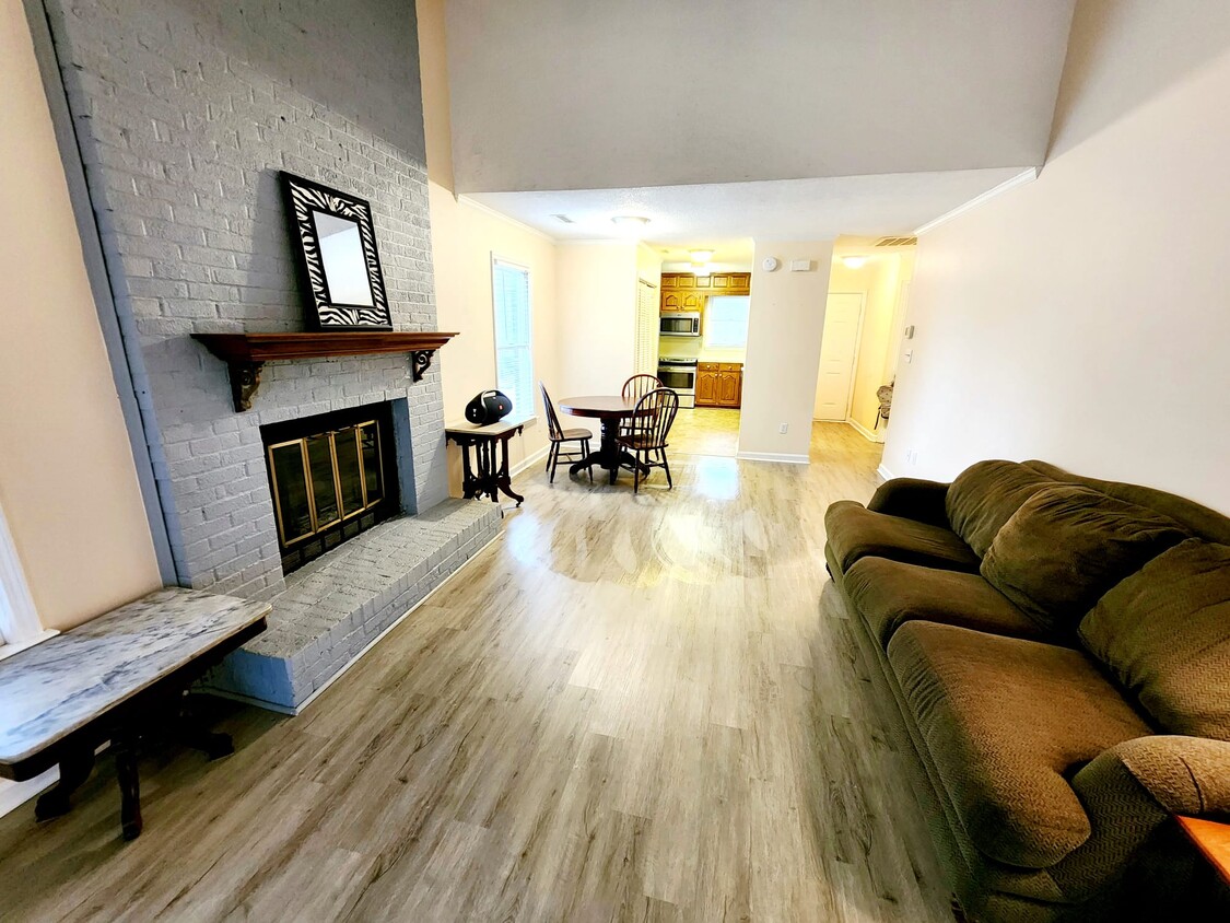 Spacious living room with natural fireplace ?? - 1610 Liberty Dr