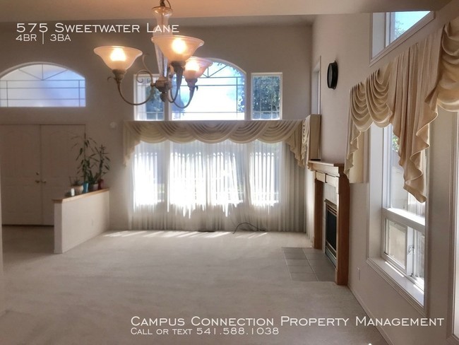 Building Photo - 575 Sweetwater Ln