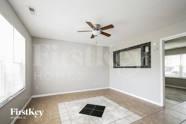 Building Photo - 8925 Lighthorse Dr