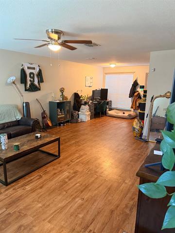 Foto del edificio - 5644 Giddyup Ln