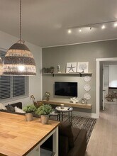 Building Photo - 7920 Harding Ave