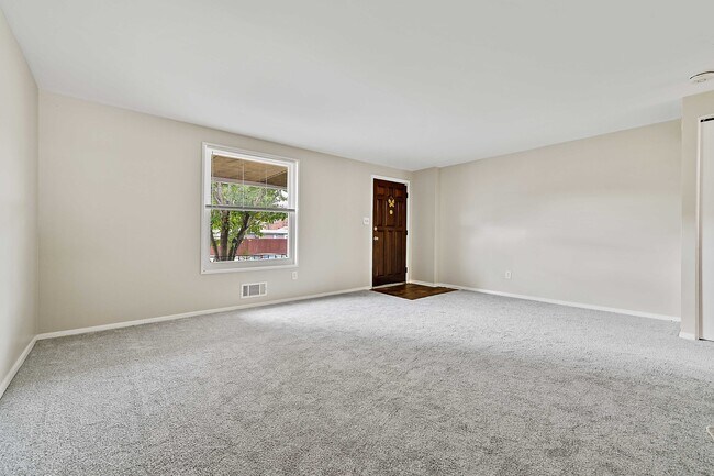 Building Photo - 1053 Foxcroft Ln