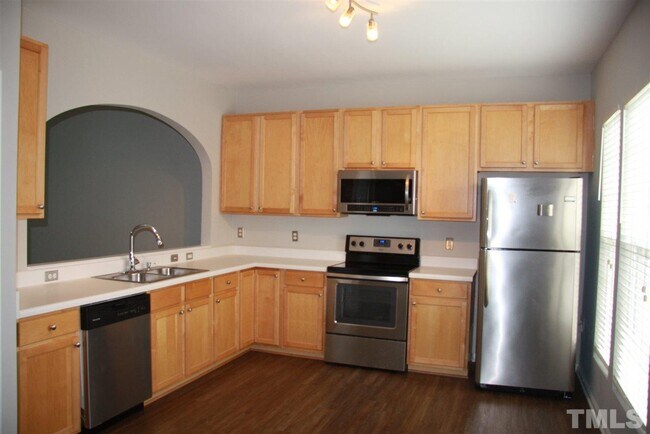 Building Photo - 217 Walnut Woods Dr