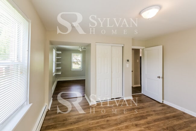 Building Photo - Cute, cozy and comfortable
