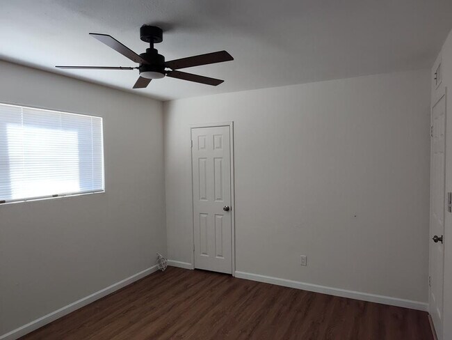 Building Photo - 2179 E Palmcroft Dr