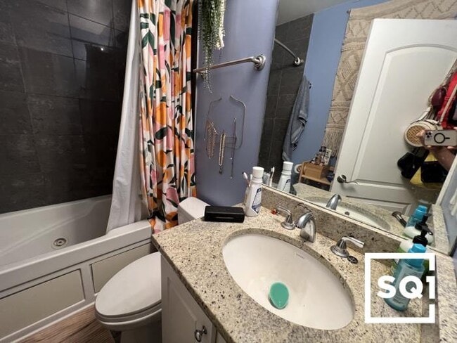 Building Photo - 2 bedroom in Chicago IL 60613