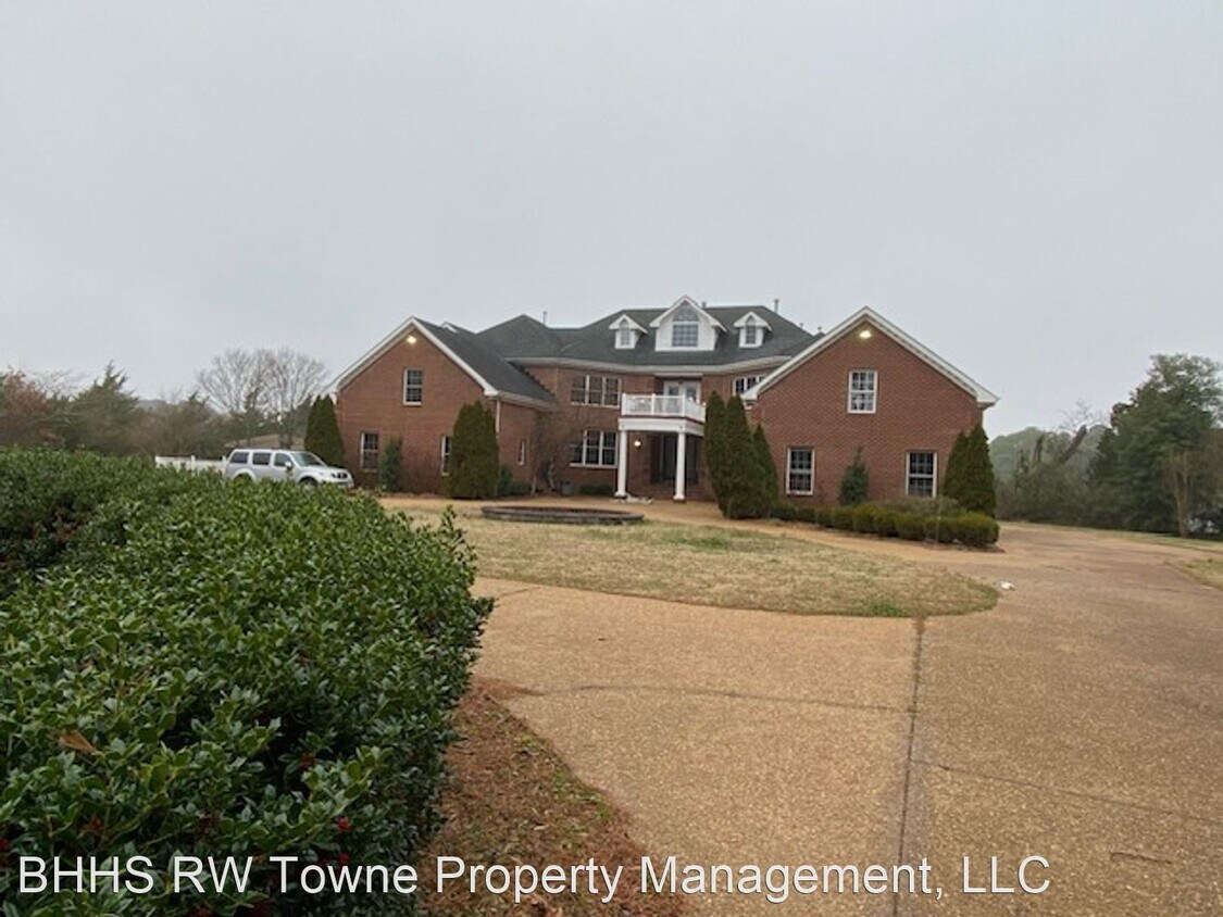 Primary Photo - 5 br, 5.5 bath House - 190 Pine Hollow Road