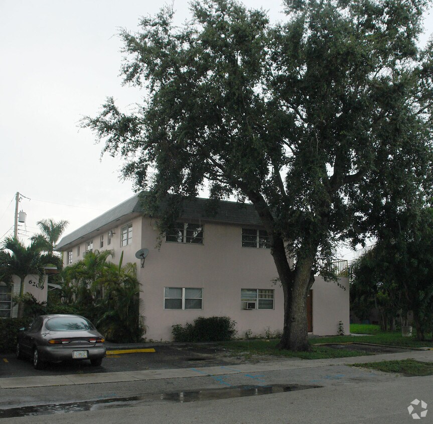 Building Photo - 6201-6209 Polk St