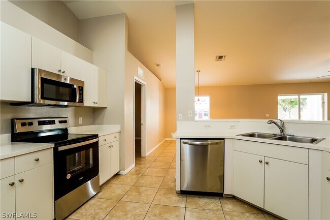 Building Photo - 1406 SE 17th St