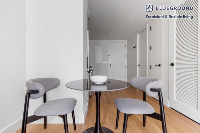 Building Photo - 130 Hope St