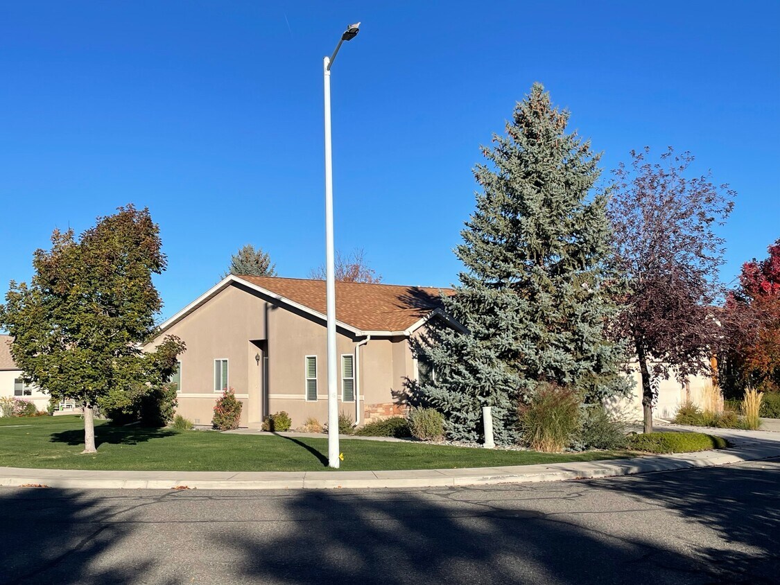 Foto principal - 255 Crossroads Cir