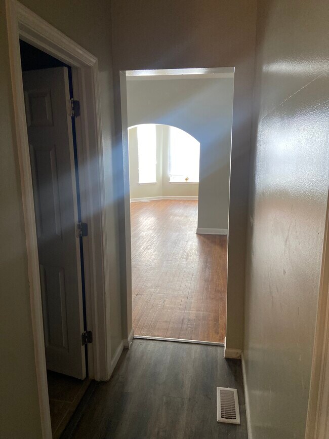 Bathroom entry/hallway/dining room/living room - 1631 S Central Park Ave