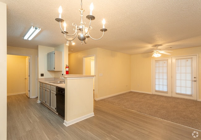 2BR, 2BA -1100 SF - Chase Park