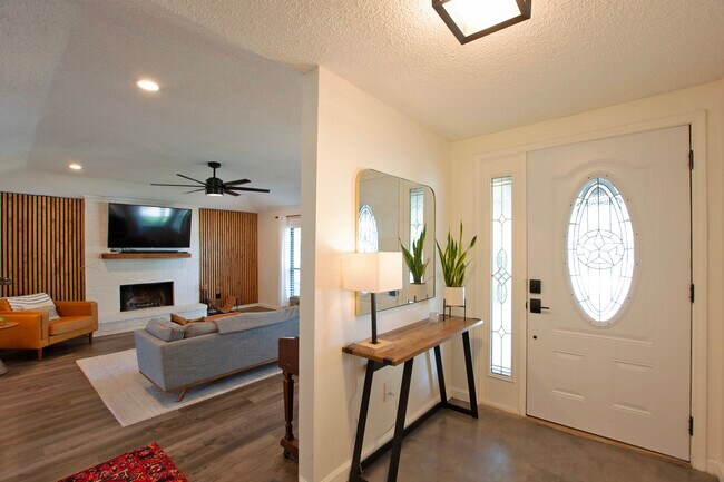 Building Photo - 800 Gageway Dr