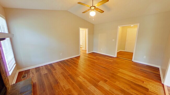 Building Photo - 928 Winterberry Dr