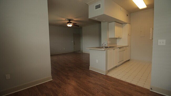 Building Photo - 11602 Tomahawk Creek Pkwy