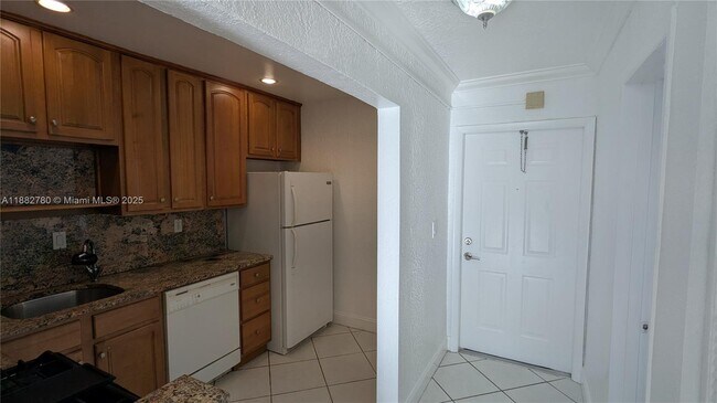 Building Photo - 8650 SW 67th Ave