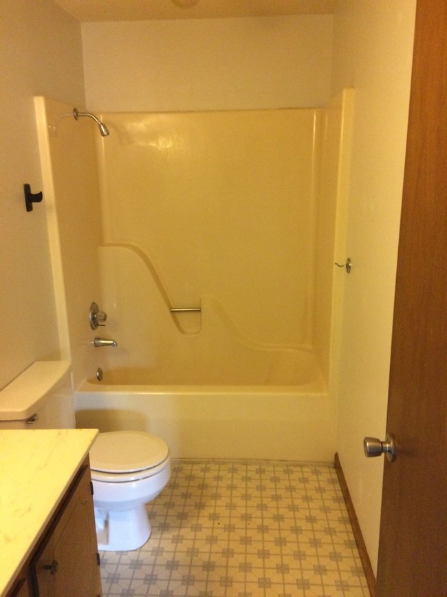 Bathroom - 729-735 N Conway St