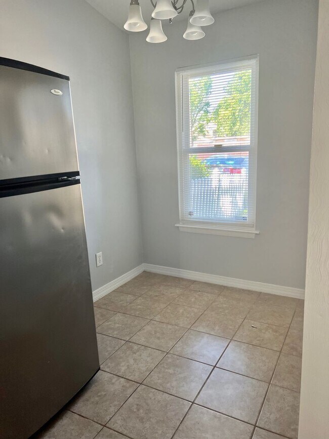 Foto del edificio - 3BR/ 2BA Townhouse - Close to Town center!...