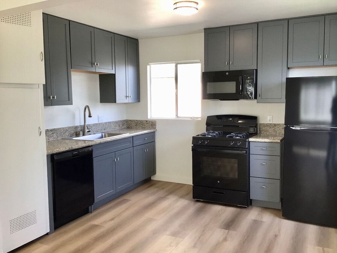 Primary Photo - 2BR/1BA Apartment in Linda Vista - Close t...