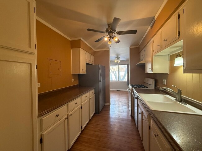 Building Photo - 3108 Roberts Dr