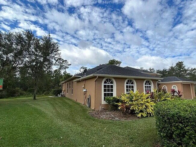 Foto del edificio - Spacious Oviedo Home | 4BR + Open-Concept Living