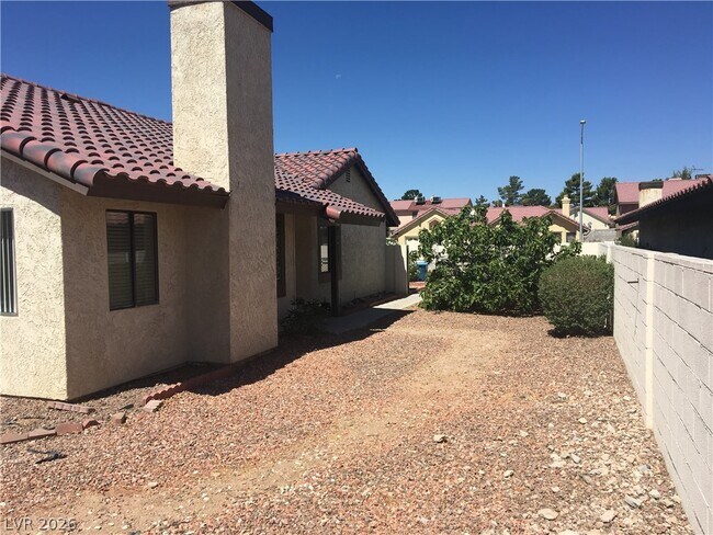 Building Photo - 3966 Avocado Dr