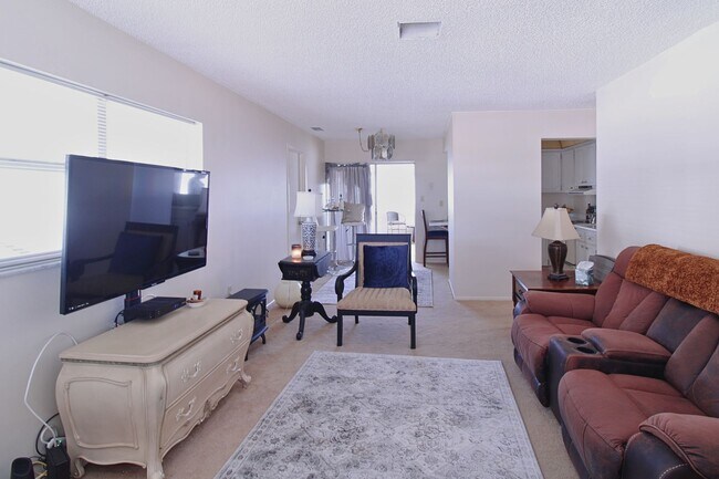 Foto del edificio - Charming Unfurnished 2-Bedroom Home in 55+ Community with Pool & Amenities