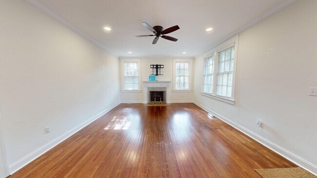 Foto del edificio - 345 Cloverdale Rd