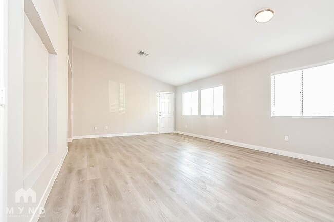 Building Photo - 5304 Del Lago Dr