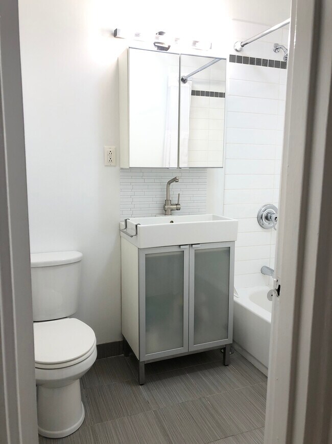 Foto del edificio - 411 E 85th St