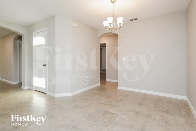 Building Photo - 618 Lindbergh Wy