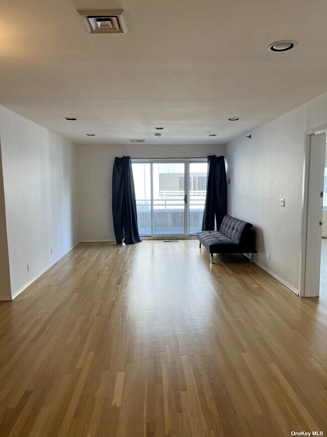 100 Cutter Mill Rd Unit 3E, Great Neck, NY 11021 Apartment for Rent