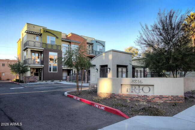 Foto del edificio - 4816 N Woodmere Fairway